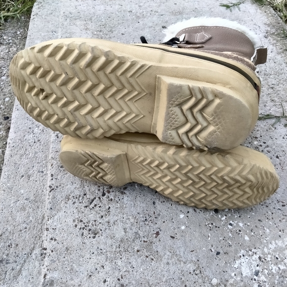Sorel boots - Picture 9 of 11